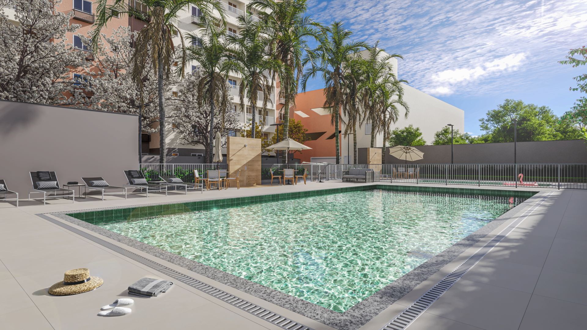 Piscina adulto com deck em área de lazer
